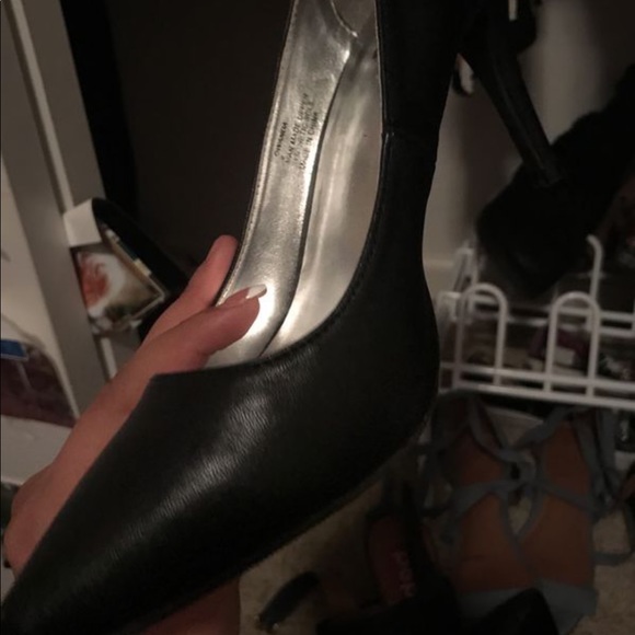 black heels - Picture 1 of 2